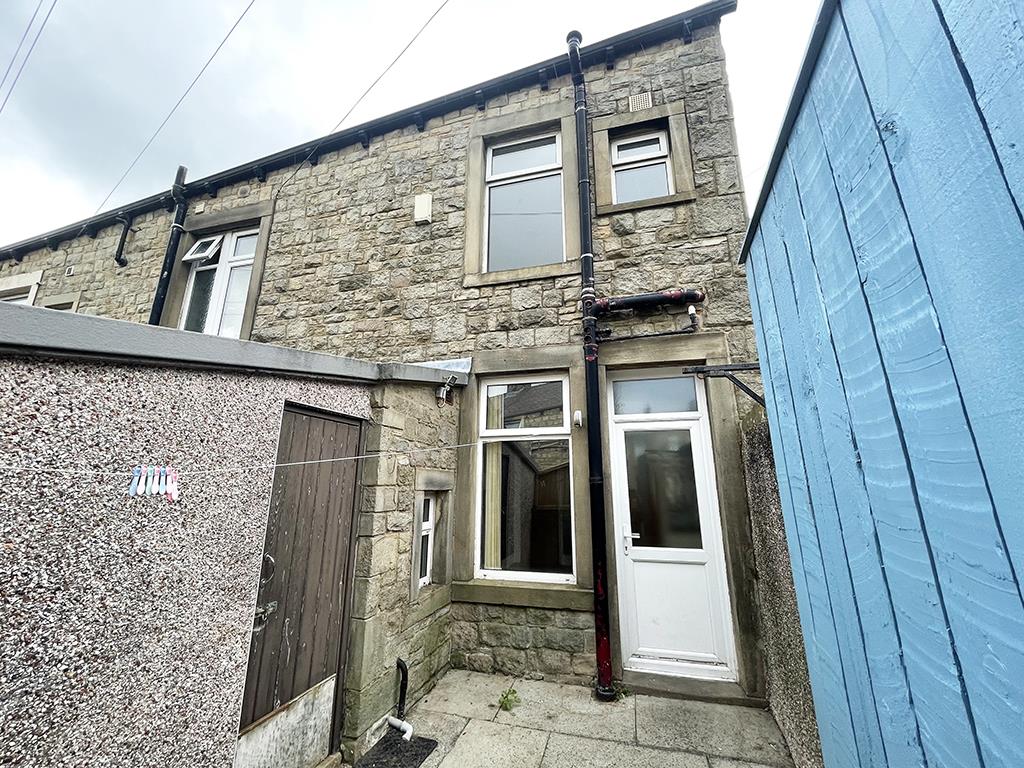 3 bedroom end terrace house For Sale in Barnoldswick - Externally